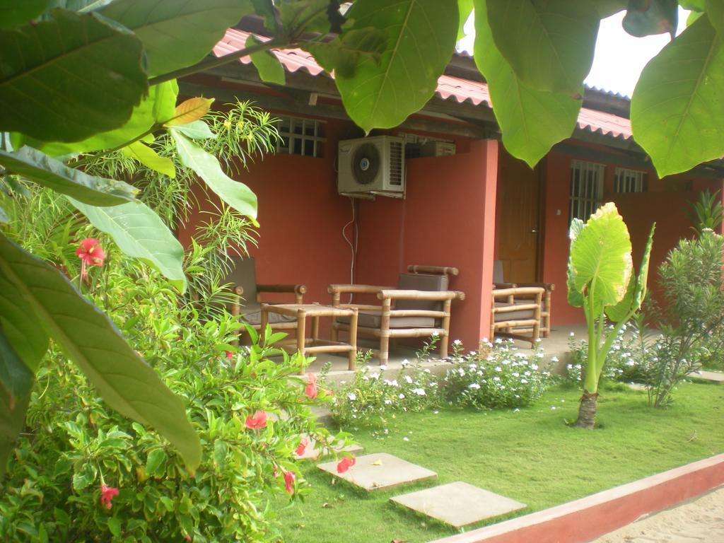 Hotel Robinson Plage Lome Exterior photo