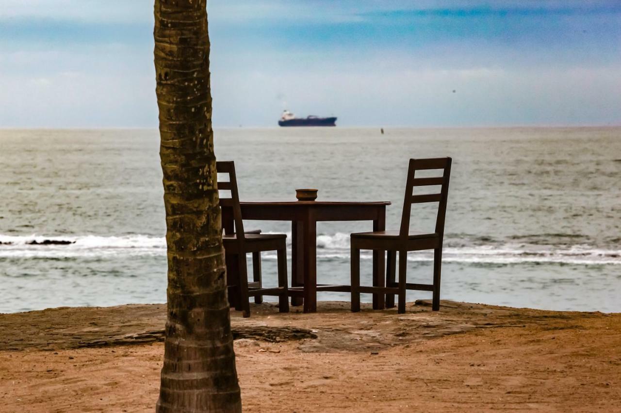 Hotel Robinson Plage Lome Exterior photo